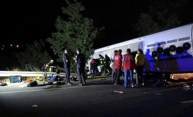bariyerleri-asan-tir-yolcu-otobusune-carpti-cok-sayida-olu-ve-yarali-var-c3ef2c7f.jpeg