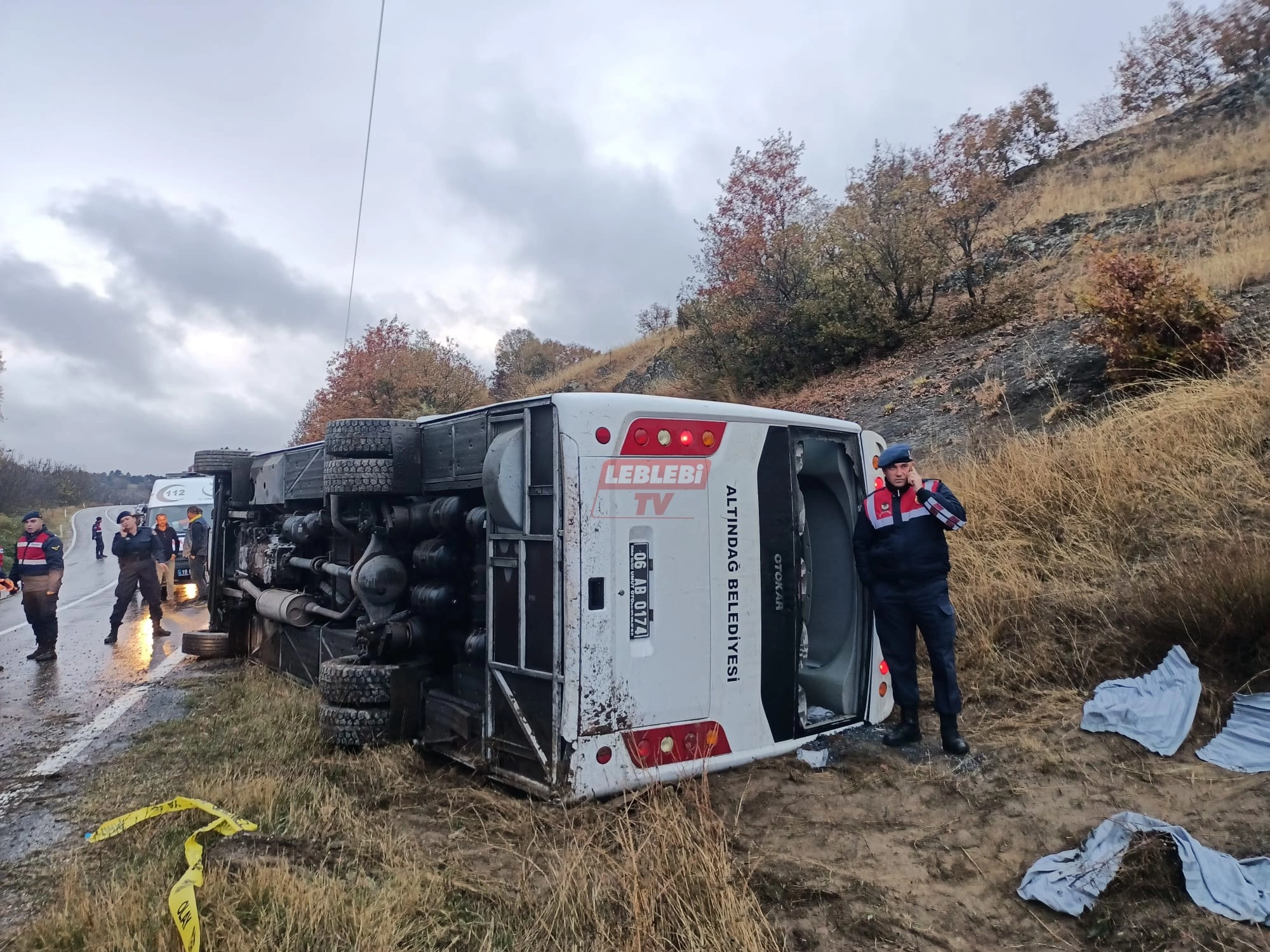 aa-20231116-32919762-32919760-amasyada-devrilen-otobusteki-20-yolcu-yaralandi.webp