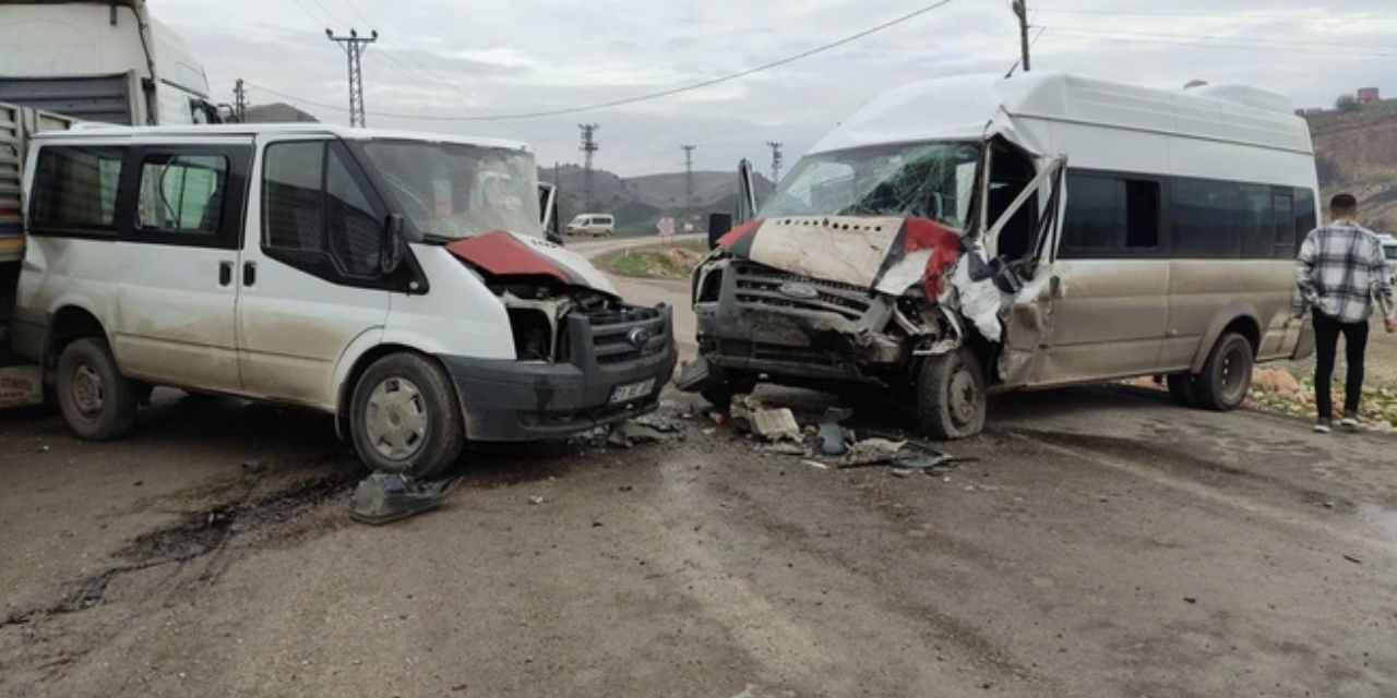 rnakta-minibus-faciasi-carpisan-iki-aracta-18-yarali-1.jpg