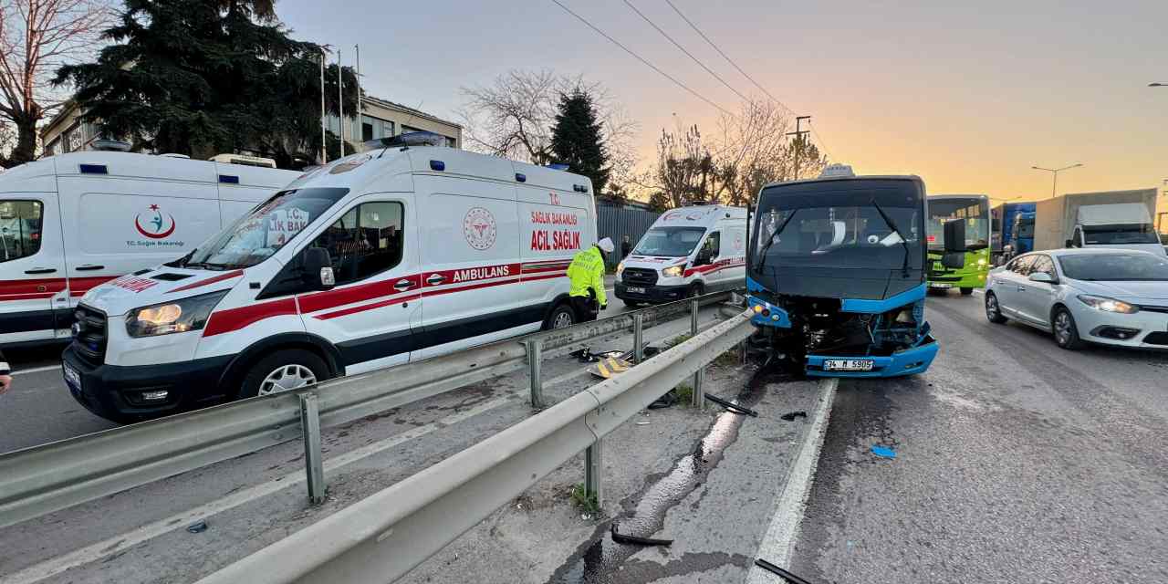 yolcu-minibusunun-bariyere-carptigi-feci-kazada-15-kisi-yaralandi-1.jpg