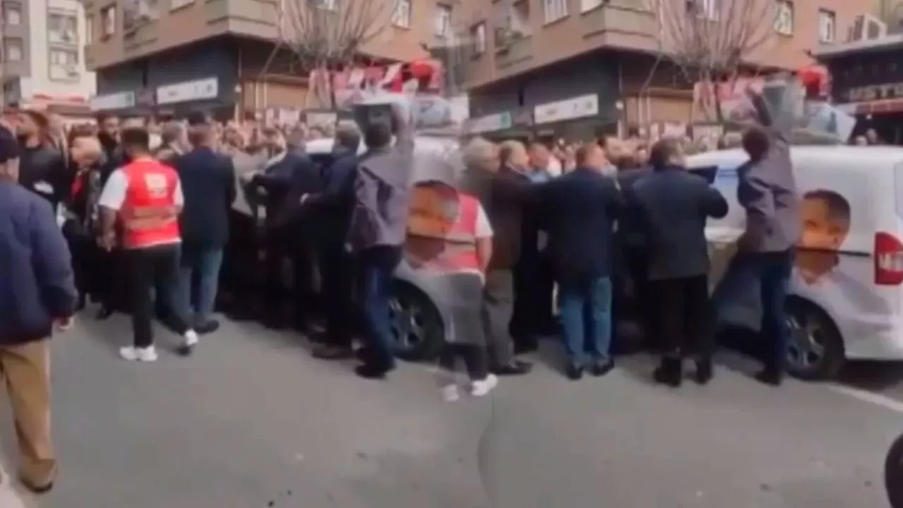 muharrem-ince-paylasti-chpliler-memleket-partisinin-secim-aracina-zarar-verdi-1711479398441.webp