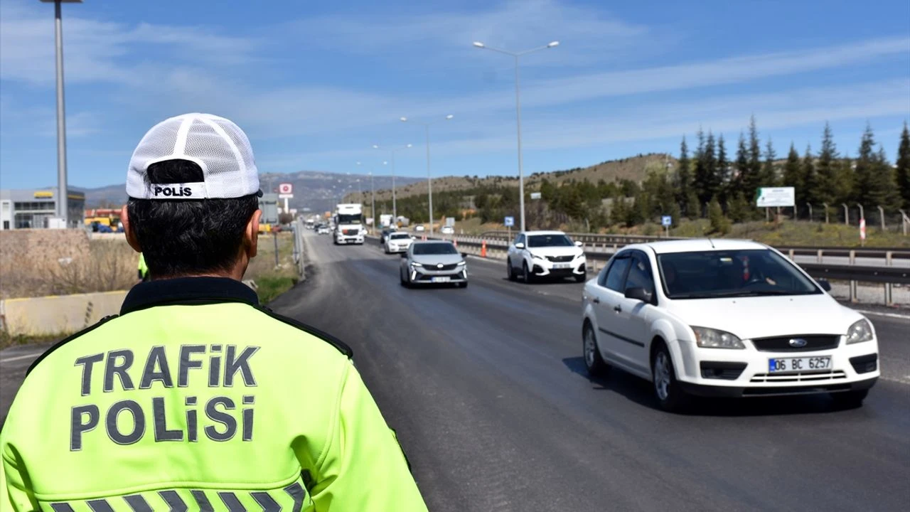 kilit-kavsak-kirikkalede-bayram-oncesi-trafik-yogunlugu-artti.webp