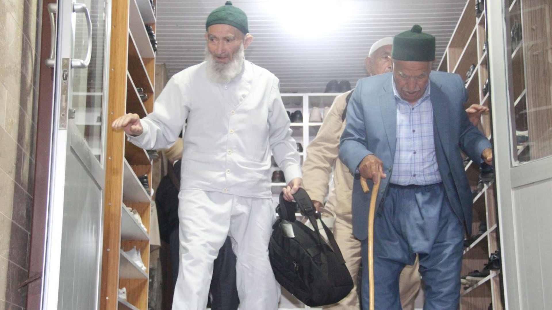 haci-adaylari-tekbir-ve-dualarla-ugurlandi-4.jpg