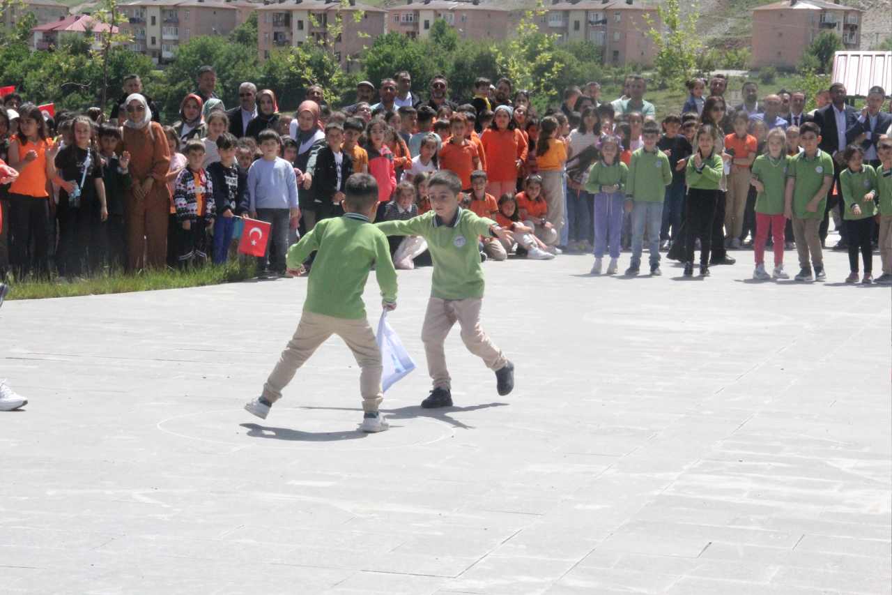 Bitlis’te Geleneksel Çocuk Oyunları Şenliği (7)