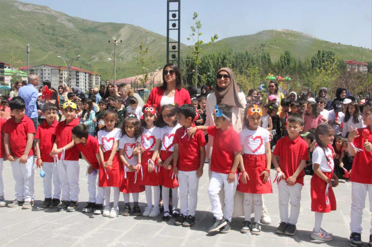 Bitlis’te Geleneksel Çocuk Oyunları Şenliği (9)
