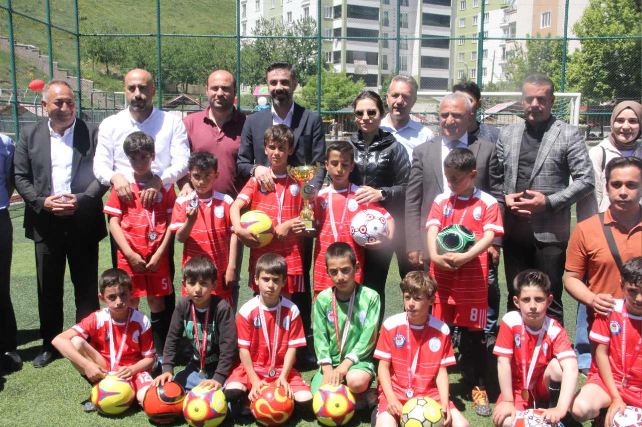 Bitlis’te Ilkokullar Arası Futbol Finali Yapıldı (3)