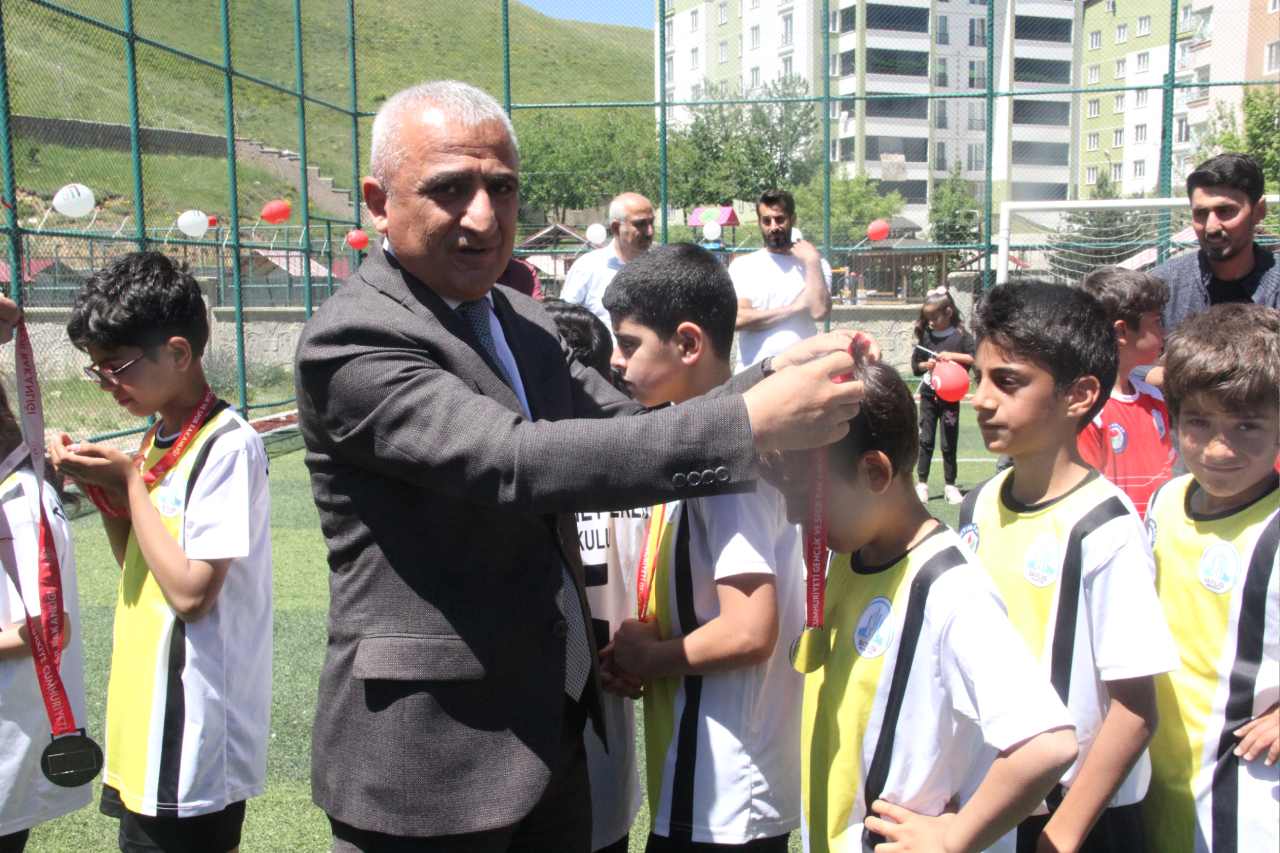 Bitlis’te Ilkokullar Arası Futbol Finali Yapıldı (5)