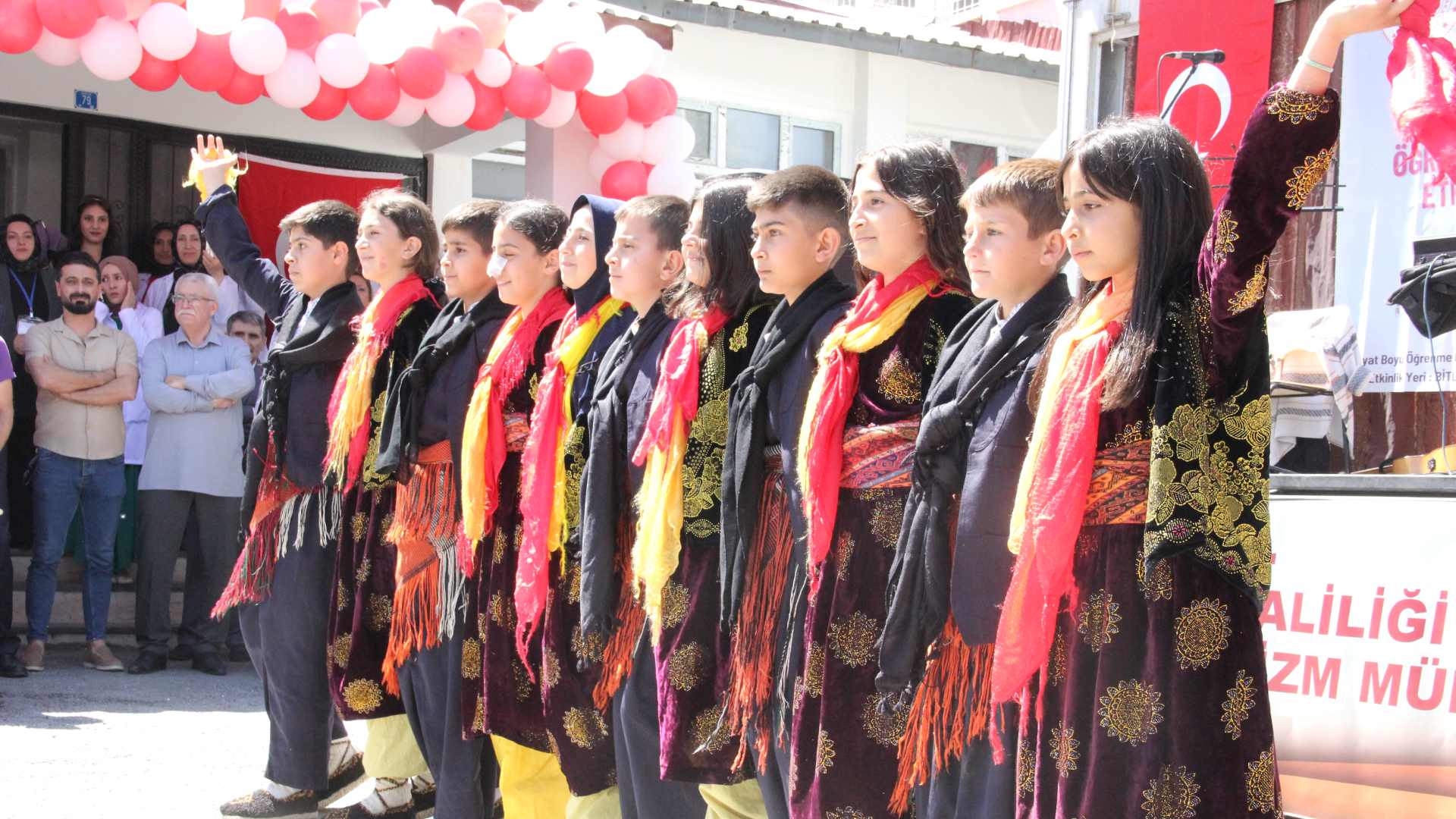Bitlis'te Yıl Sonu Etkinliği Büyük Beğeni Topladı (6)
