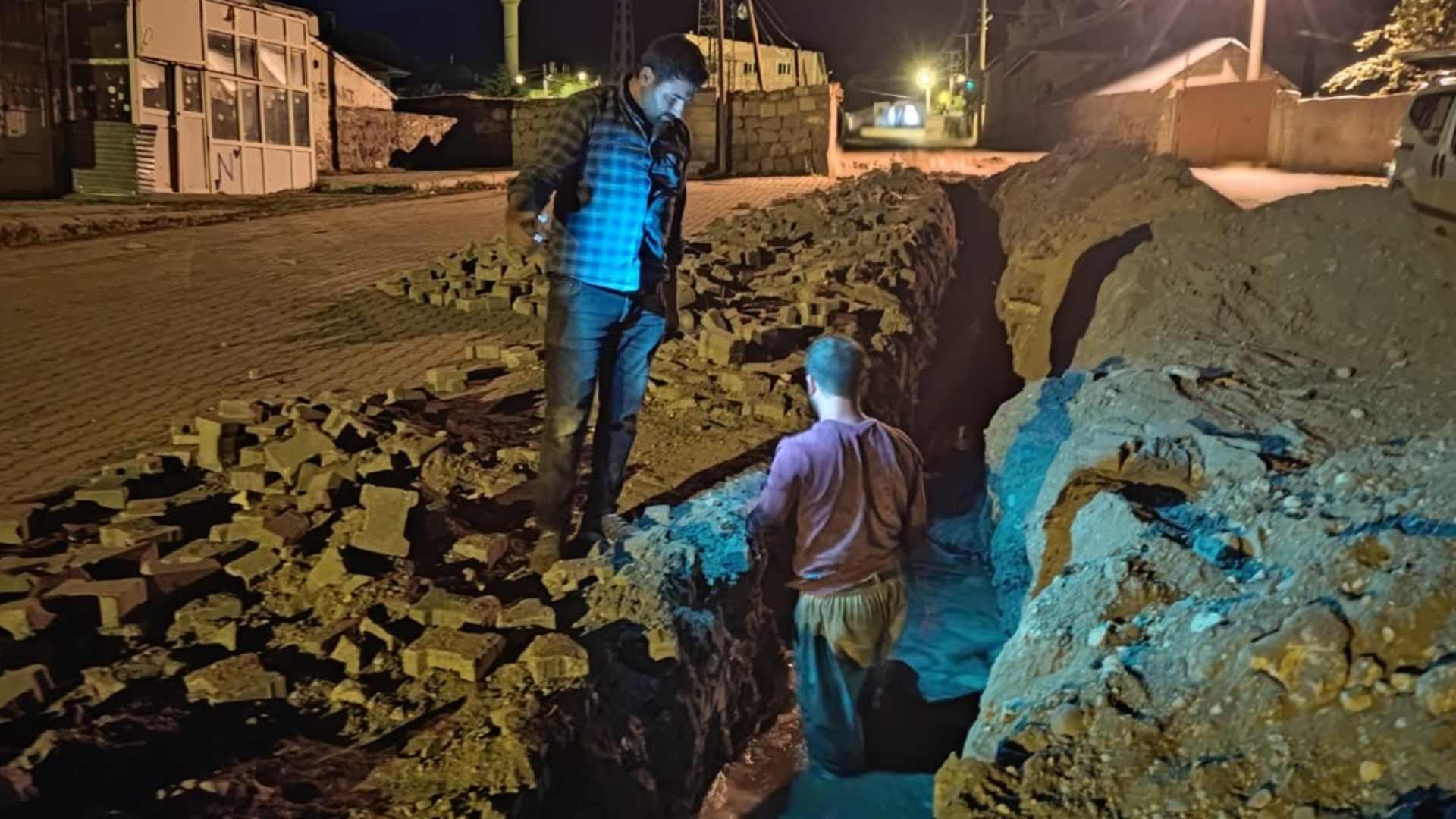 Su Borularını Taş Ve Kerestelerle Tıkadılar (1)