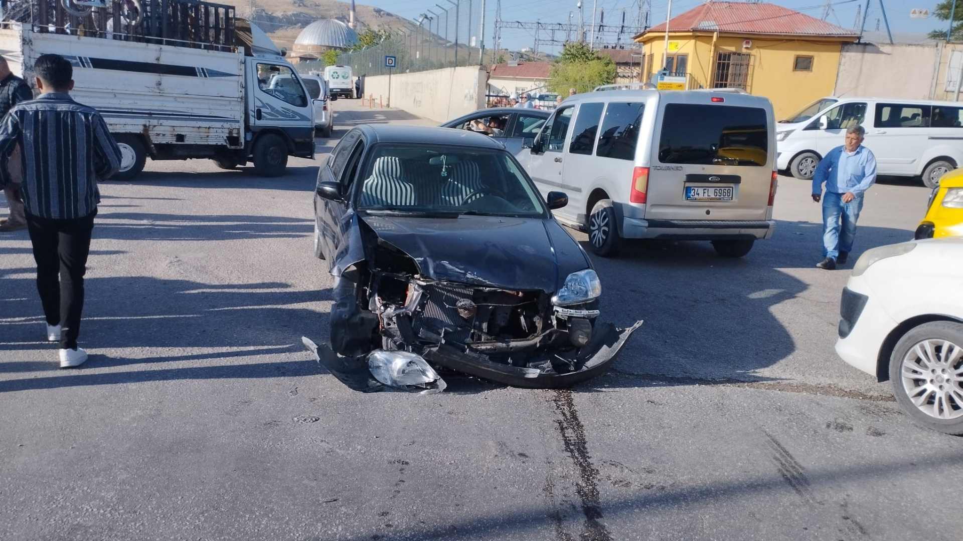 Van'da Korkunç Trafik Kazası 1 Ölü, 5 Yaralı (1)