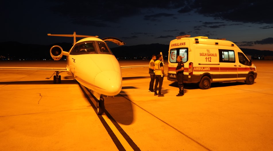 Bitlis'in Komşu İlinde 1 Günlük Bebek İçin Ambulans Uçak Havalandı 2