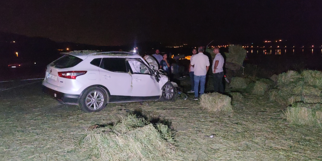 Van'da Otomobil Ile Traktör Feci Çarpıştı 5 Yaralı (1)