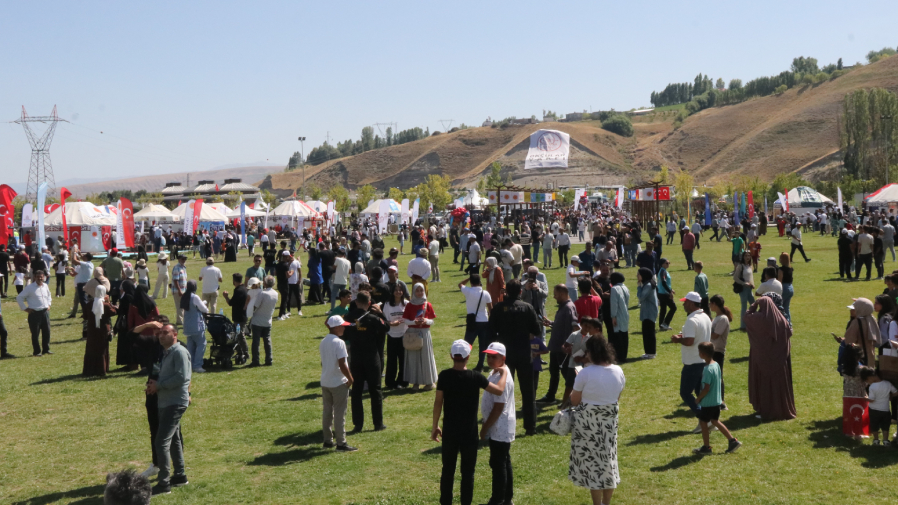 Ahlat'ta Malazgirt Zaferi’nin 953. Yıl Dönümü Coşkuyla Kutlandı (5)