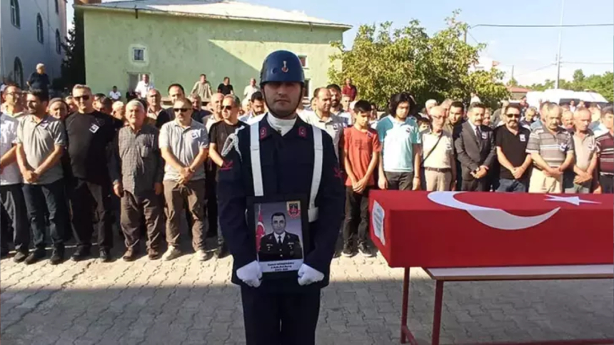 Beyin Kanaması Geçiren Karakol Komutanı Cemil Gündoğdu, Bitlis’te Toprağa Verildi (2)