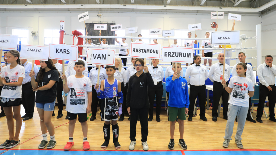 Bitlis'te Çocuklar Muaythai Türkiye Şampiyonası Coşkuyla Başladı