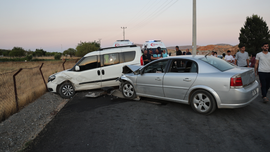 Elazığ’da Trafik Kazası 6 Yaralı (1)