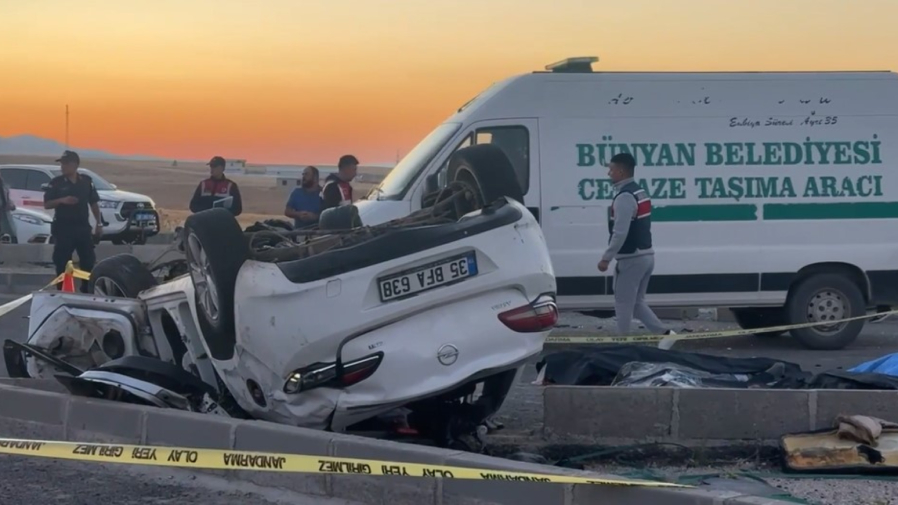 Kayseri'de Cenaze Yolunda Feci Kaza 4 Ölü, 2 Yaralı (2)