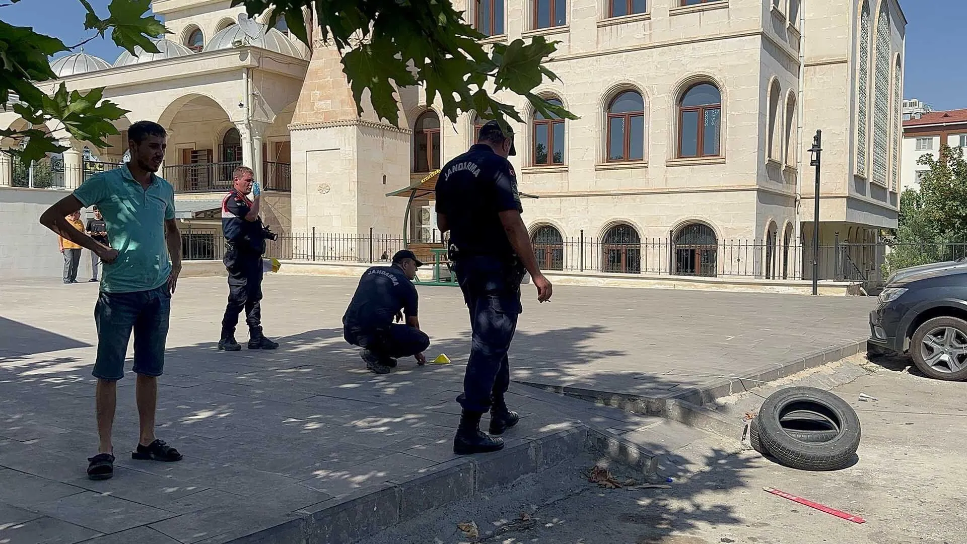 Namaz Kilmak Icin Camiye Giderken Merminin Hedefi Oldu 4