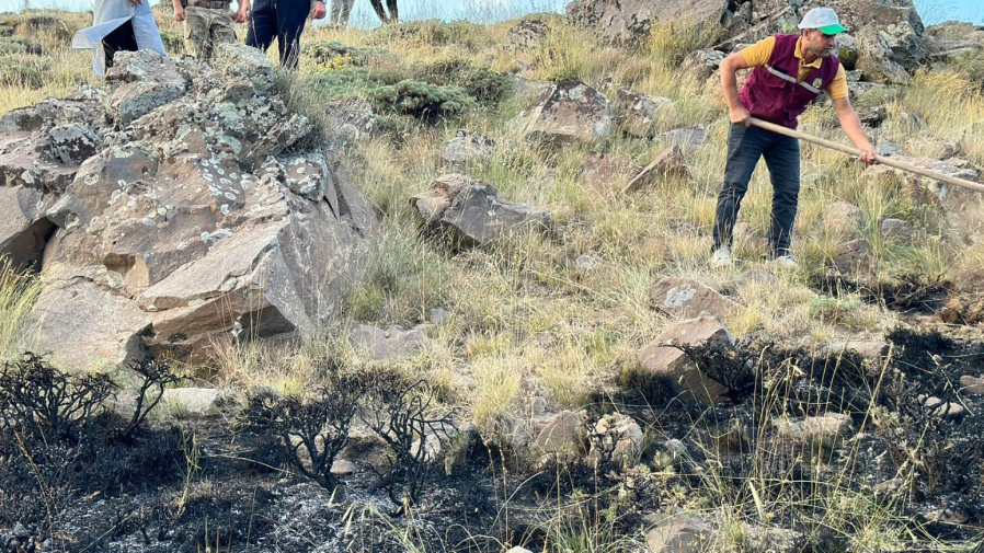 Nemrut Kalderası'nda Örtü Yangını Çıktı (3)