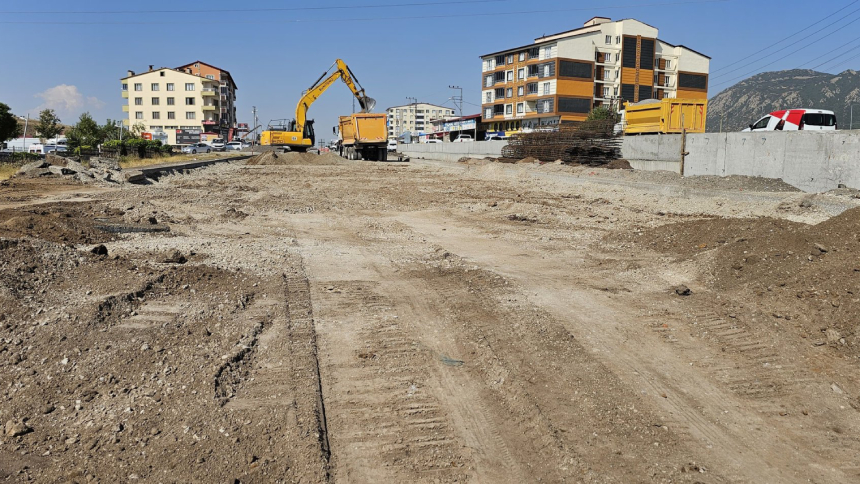 Tatvan Kaymakamı Karşıyaka Kavşağı İnşaatını Yerinde İnceledi