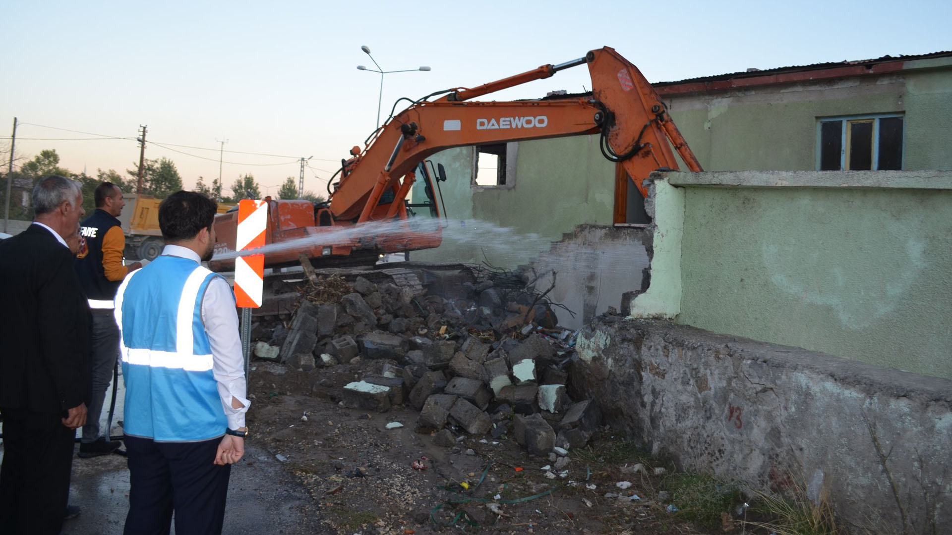 Adilcevaz'da Yol Genişletme Çalışmaları Başladı 2