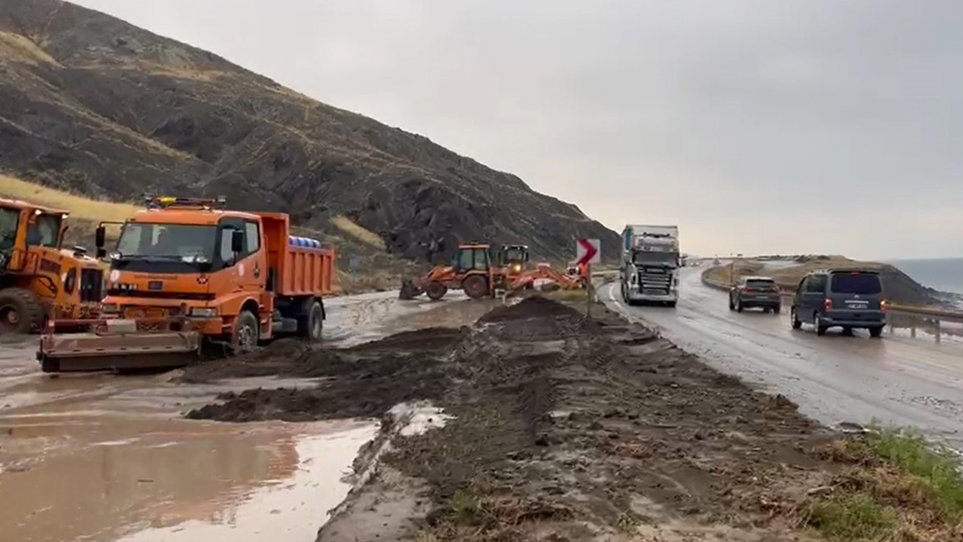 Bitlis Kara Yolunda Heyelan 1