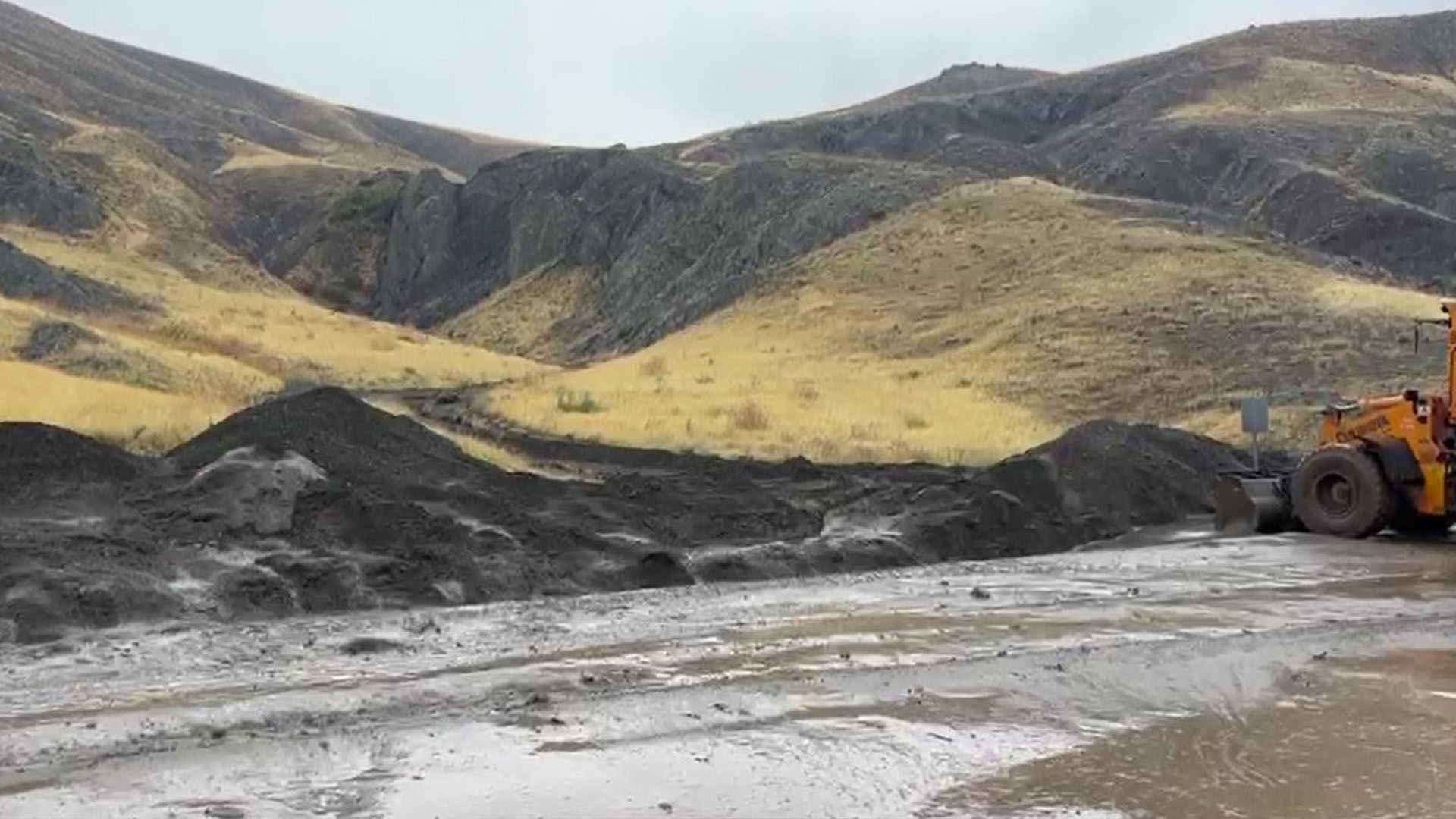 Bitlis Kara Yolunda Heyelan 3