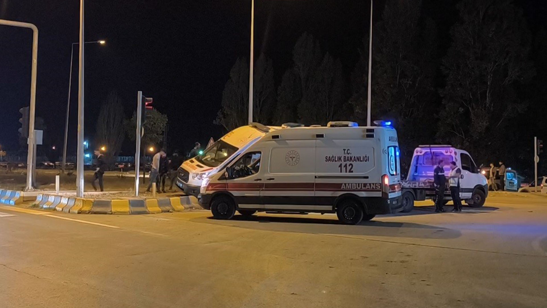 Bitlis Karayolunda Ambulans Kaza Yaptı, 2 Yaralı 3