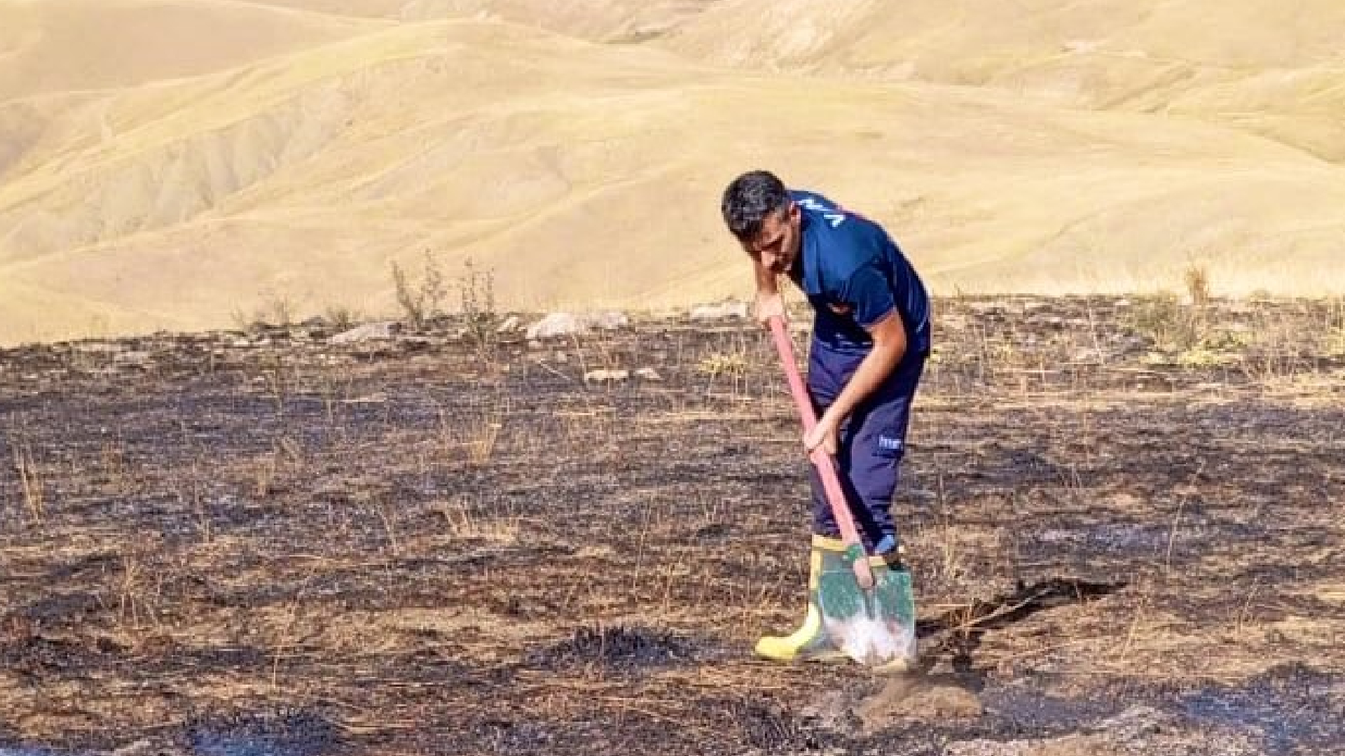 Dağlık Arazide Yangın Paniğe Neden Oldu (1)