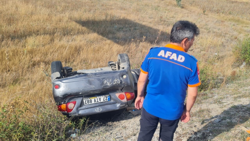 Erzincan’da Otomobil Şarampole Uçtu 6 Kişi Yaralandı (2)