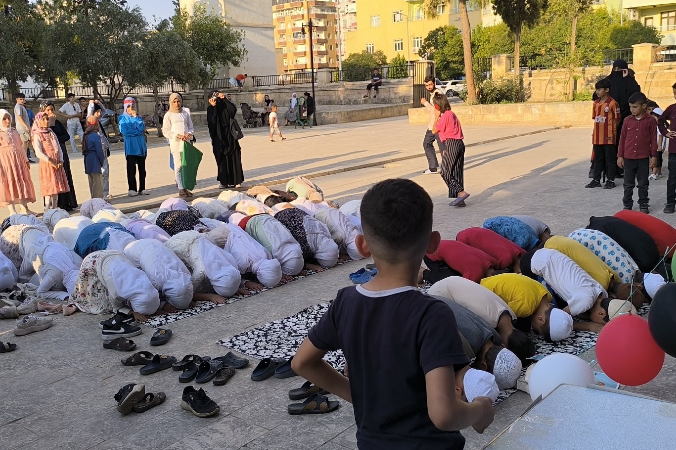 Kiziltepede Onlarca Kiz Ve Erkek Ogrenci Hayat Namazla Guzeldir Dedi B14E7Cc1