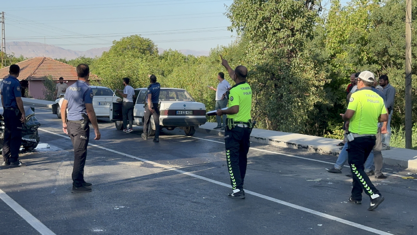 Malatya’da Zincirleme Trafik Kazası 3 Yaralı (1)