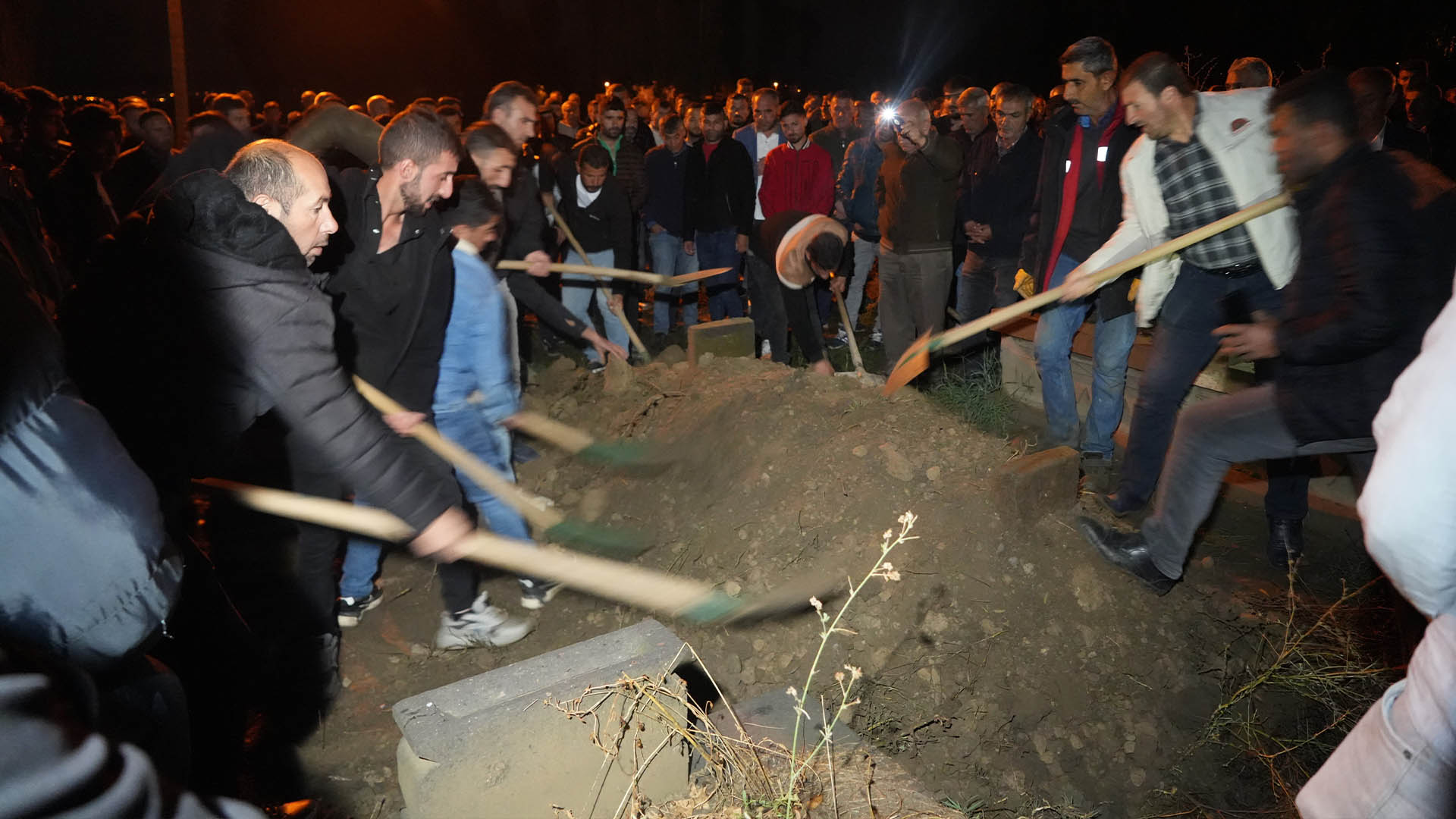 Muş'ta Havaya Açılan Ateş 7 Yaşındaki Kıza İsabet Etti 2