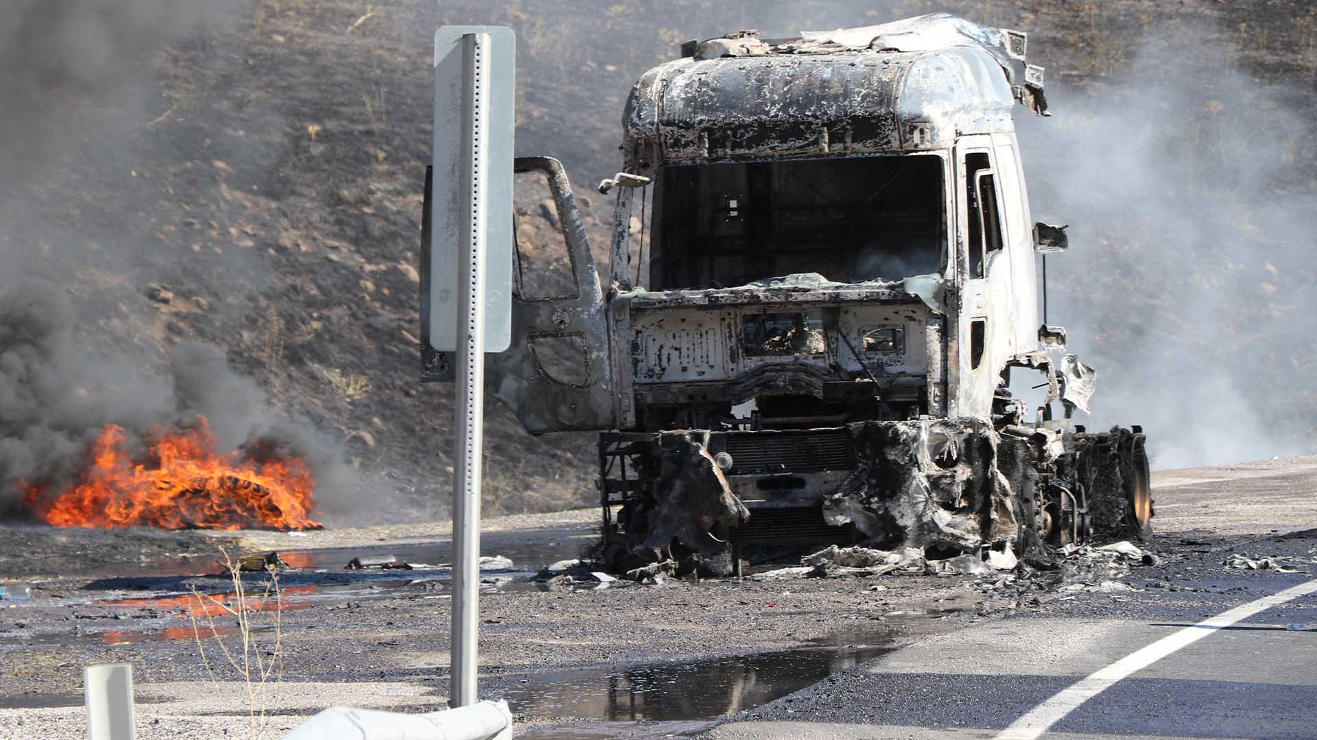 Seyir Halindeki Tır Alev Alev Yandı 1