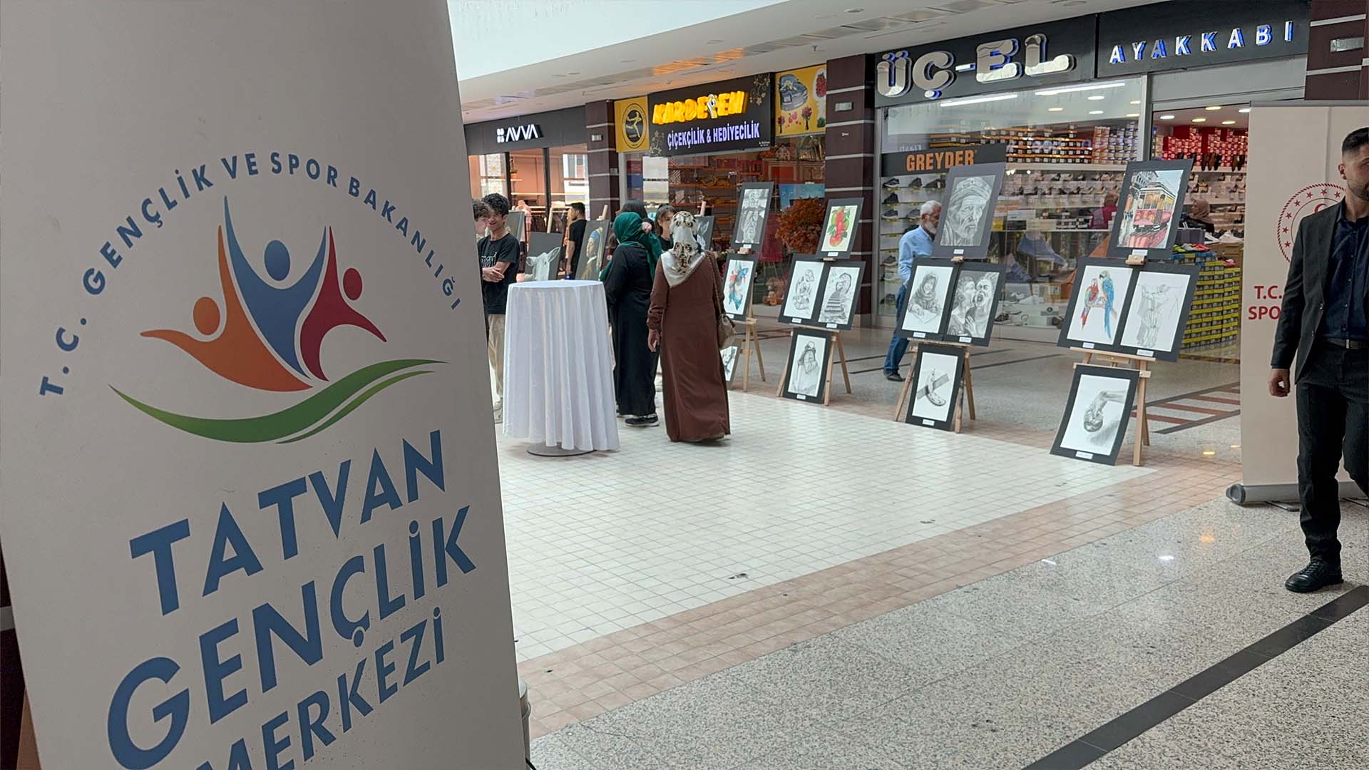 Tatvan’da Döngüsel Yansımalar Temalı Resim Sergisi Açıldı 1