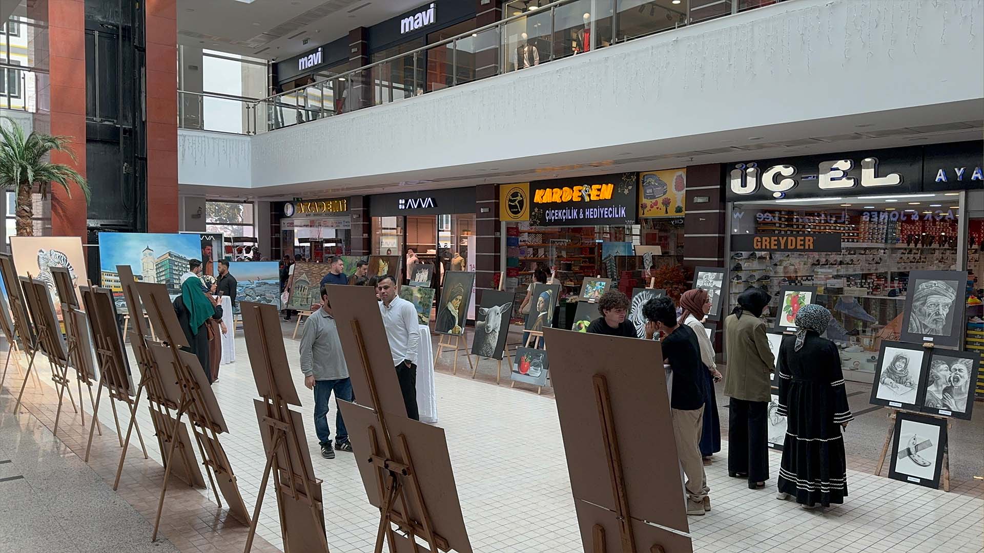 Tatvan’da Döngüsel Yansımalar Temalı Resim Sergisi Açıldı