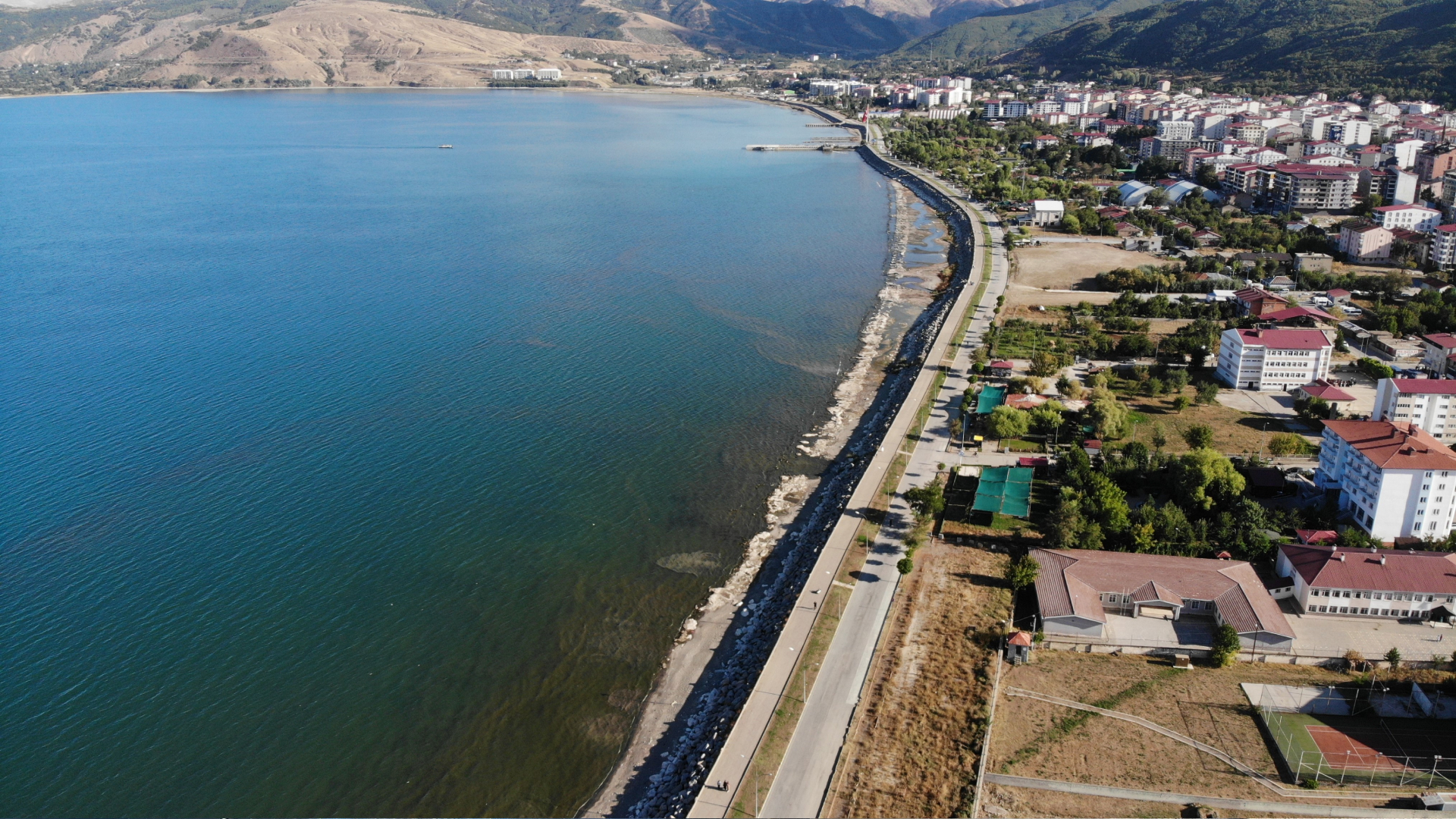 Van Gölü Kuraklık Nedeniyle Çekilmeye Devam Ediyor