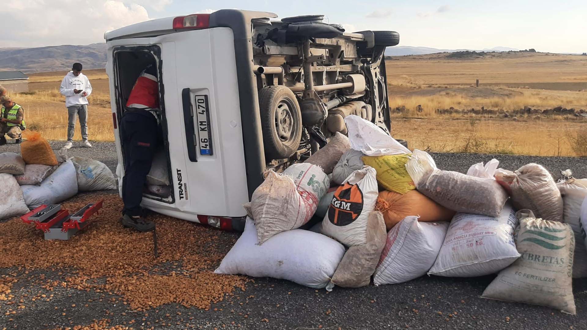 Van'da Minibüs Takla Attı, 2 Kişi Yaralandı 1