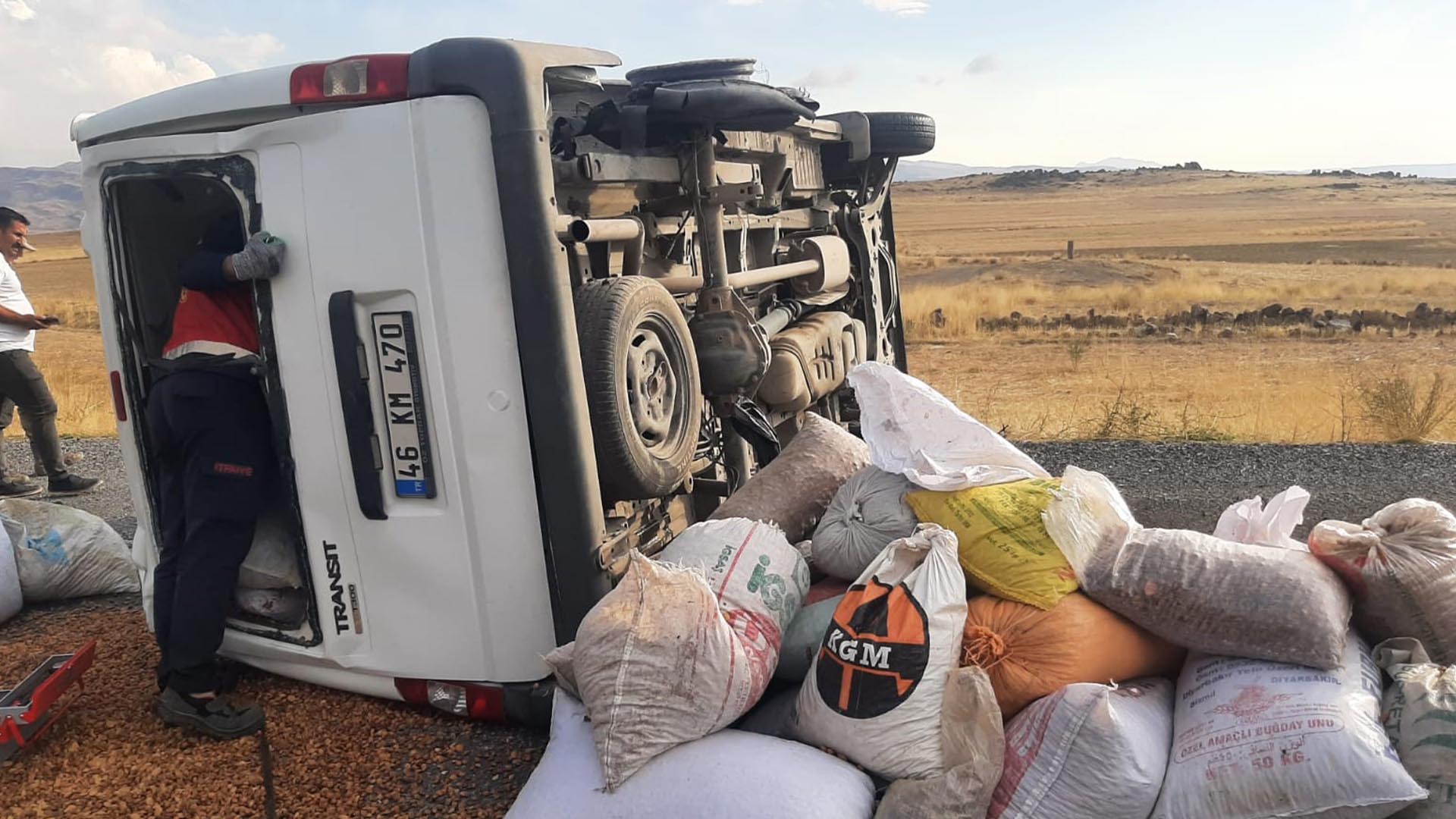 Van'da Minibüs Takla Attı, 2 Kişi Yaralandı 2