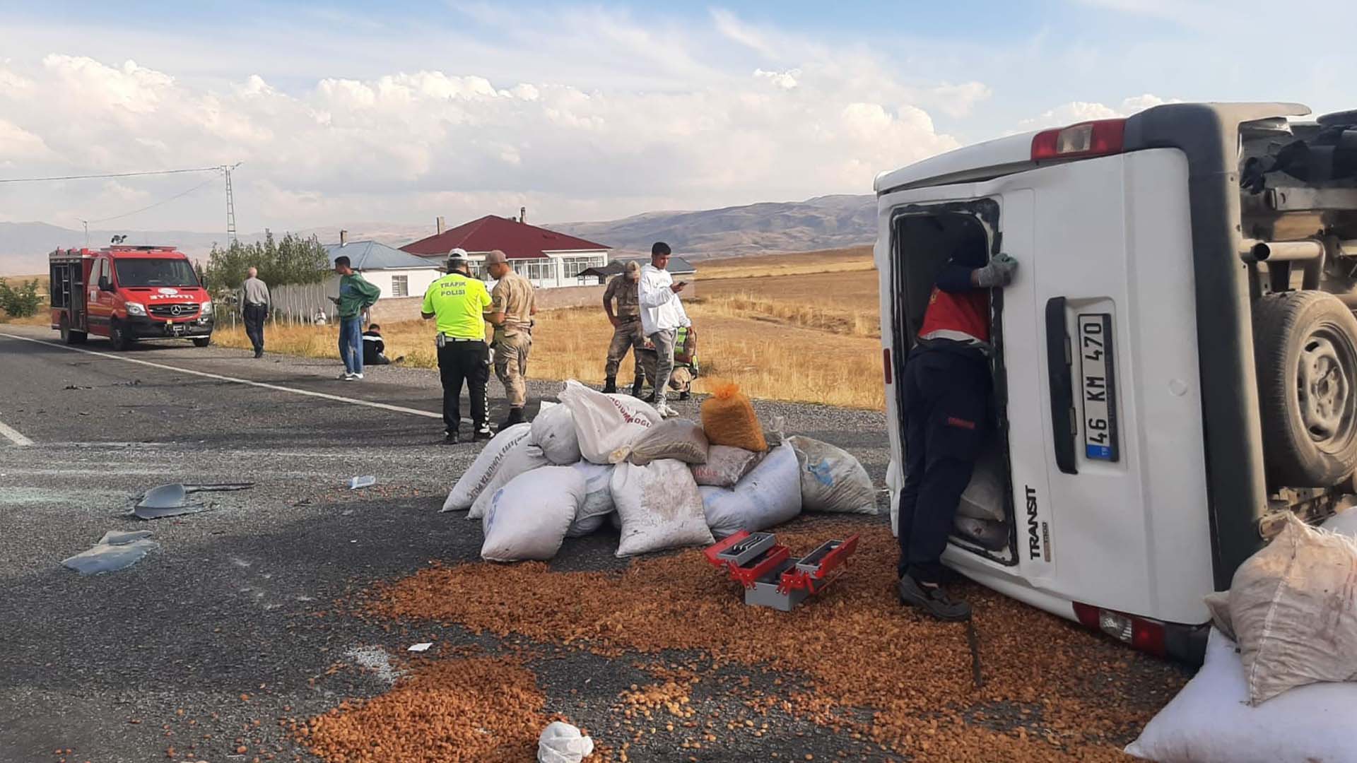 Van'da Minibüs Takla Attı, 2 Kişi Yaralandı 3