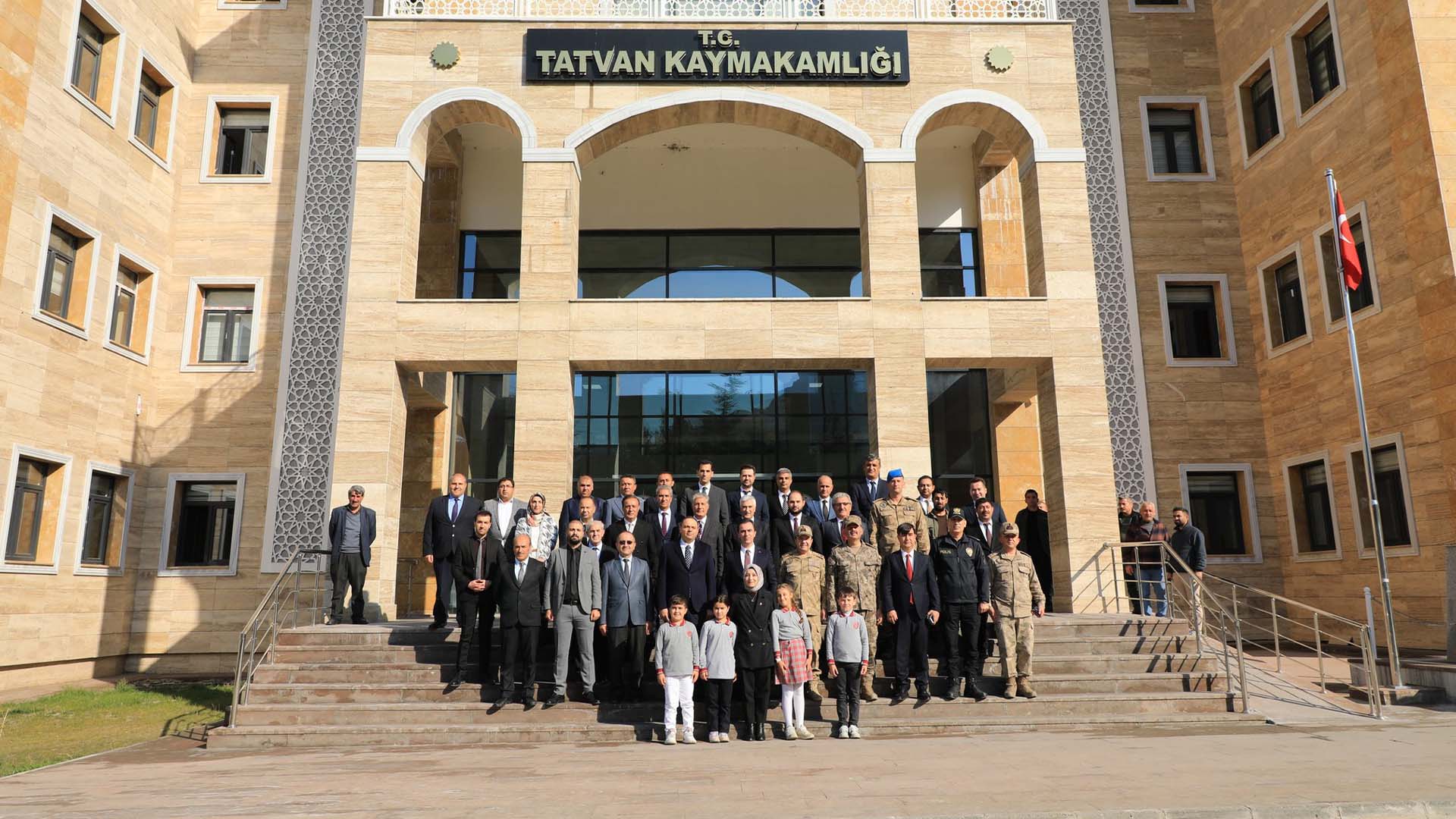 Bitlis Valisi Ahmet Karakaya, Tatvan Kaymakamlığı'nı Ziyaret Etti