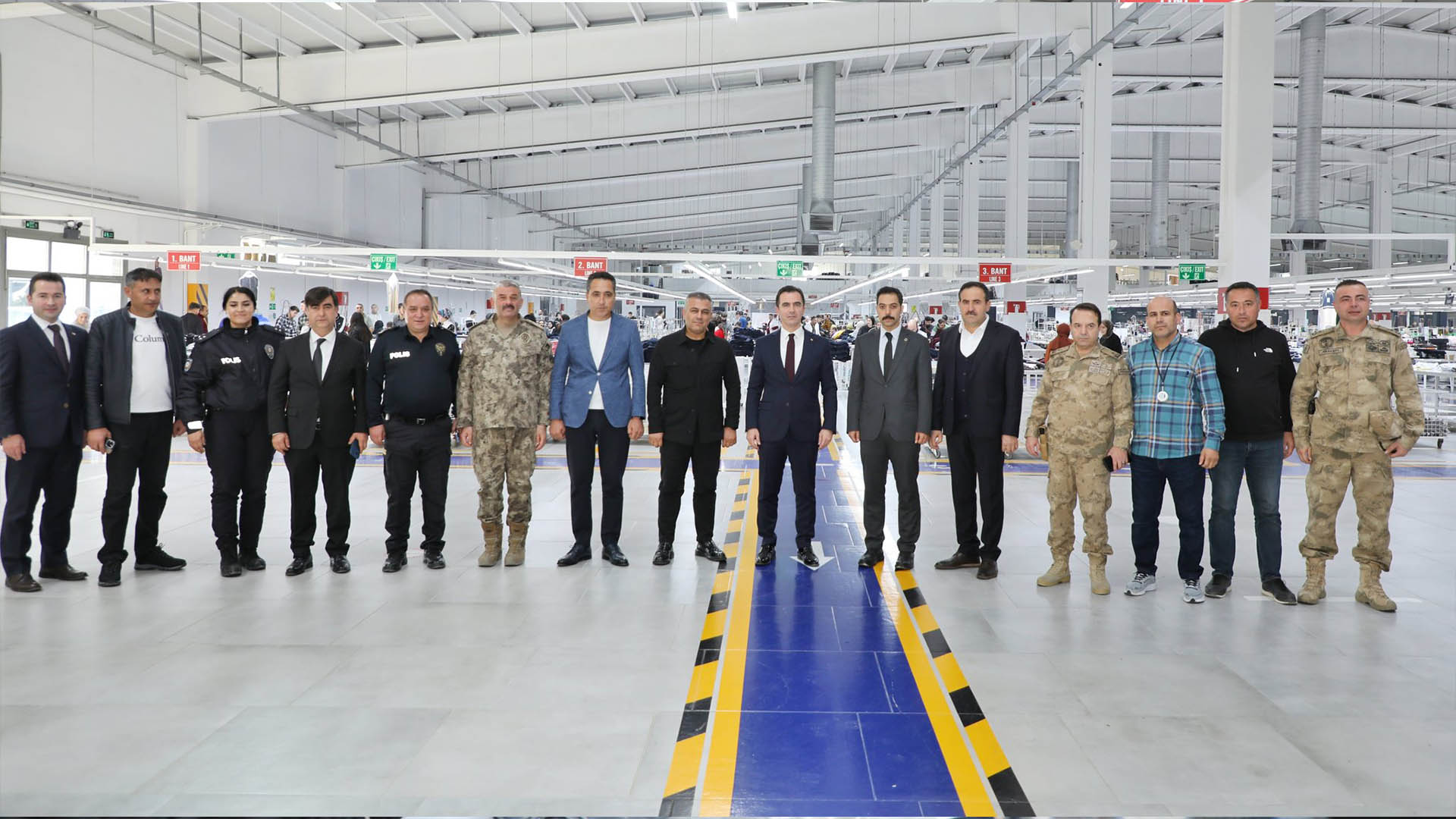 Bitlis Valisi Karakaya, Nur Tekstil Fabrikasını Ziyaret Etti 3