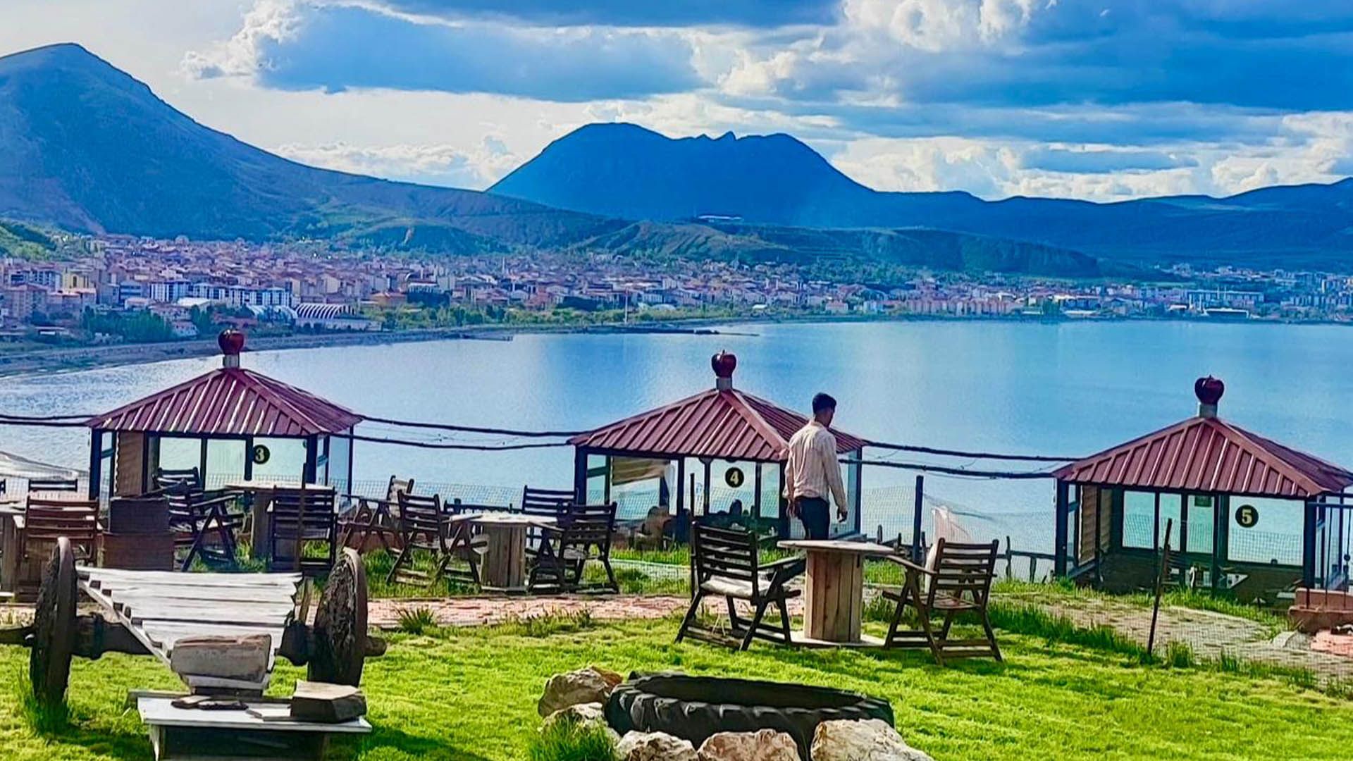 Bitlis Valisi Karakaya, Tatvan'ı Seyir Terasından İzledi