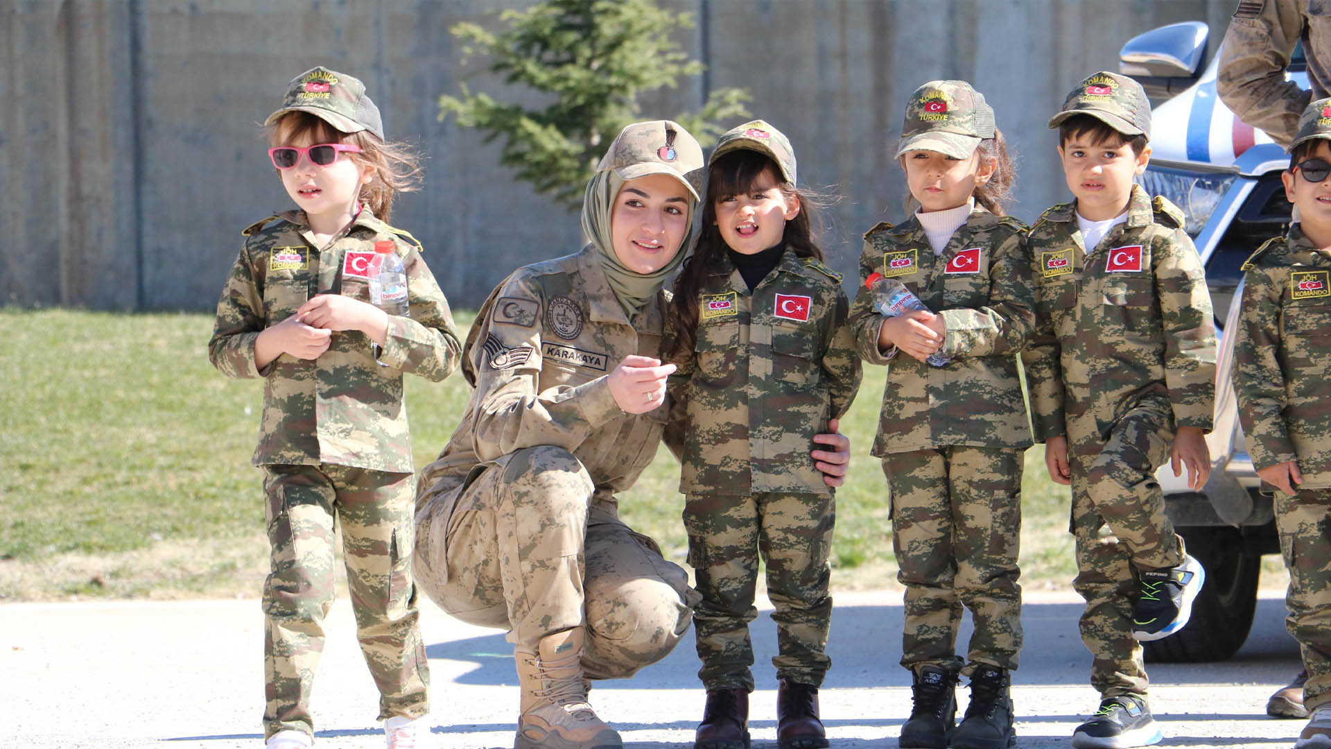 Bitlis’te Jandarma Özel Harekat Birliği’ne Öğrenci Ziyareti 1