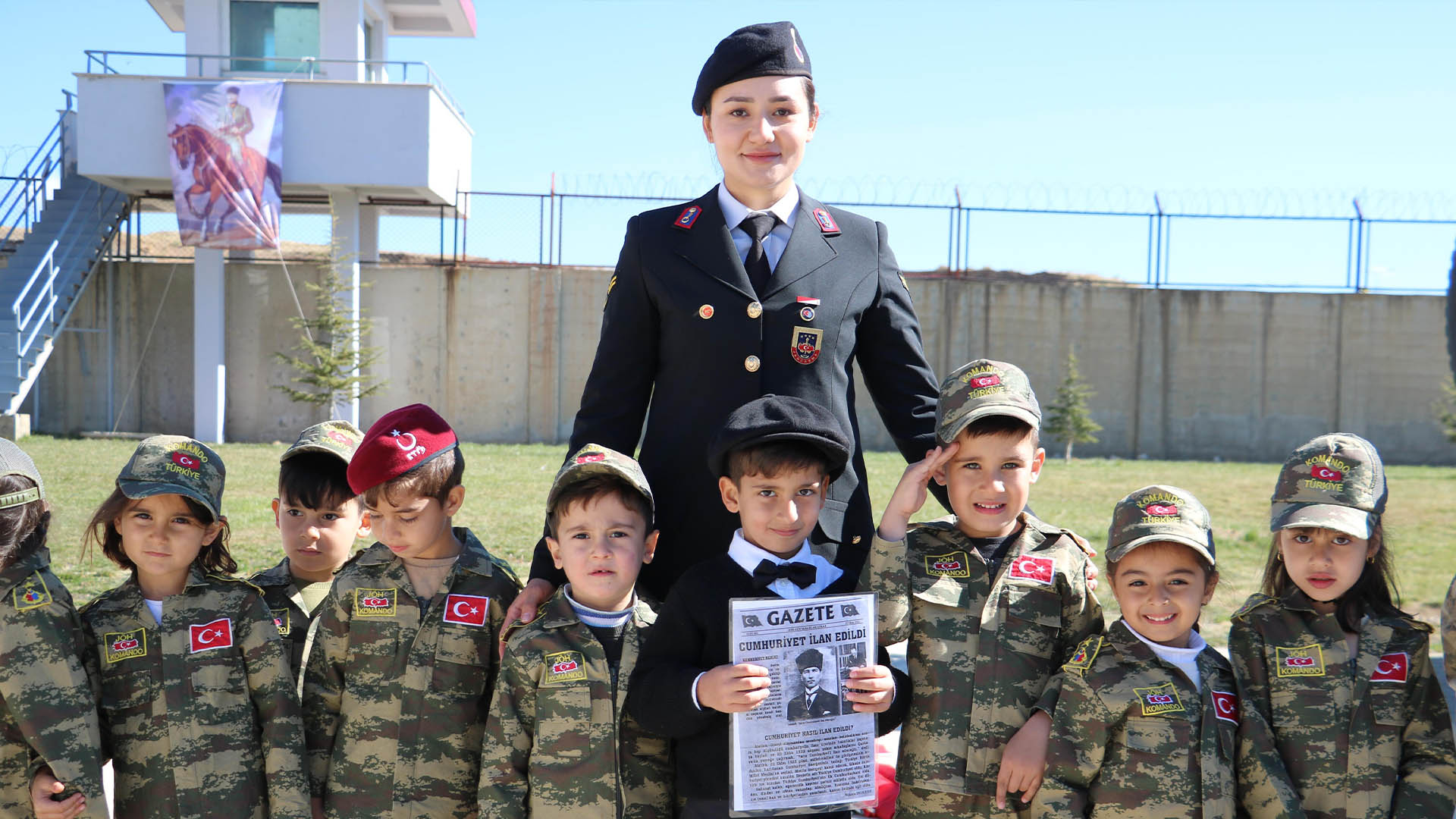 Bitlis’te Jandarma Özel Harekat Birliği’ne Öğrenci Ziyareti 2