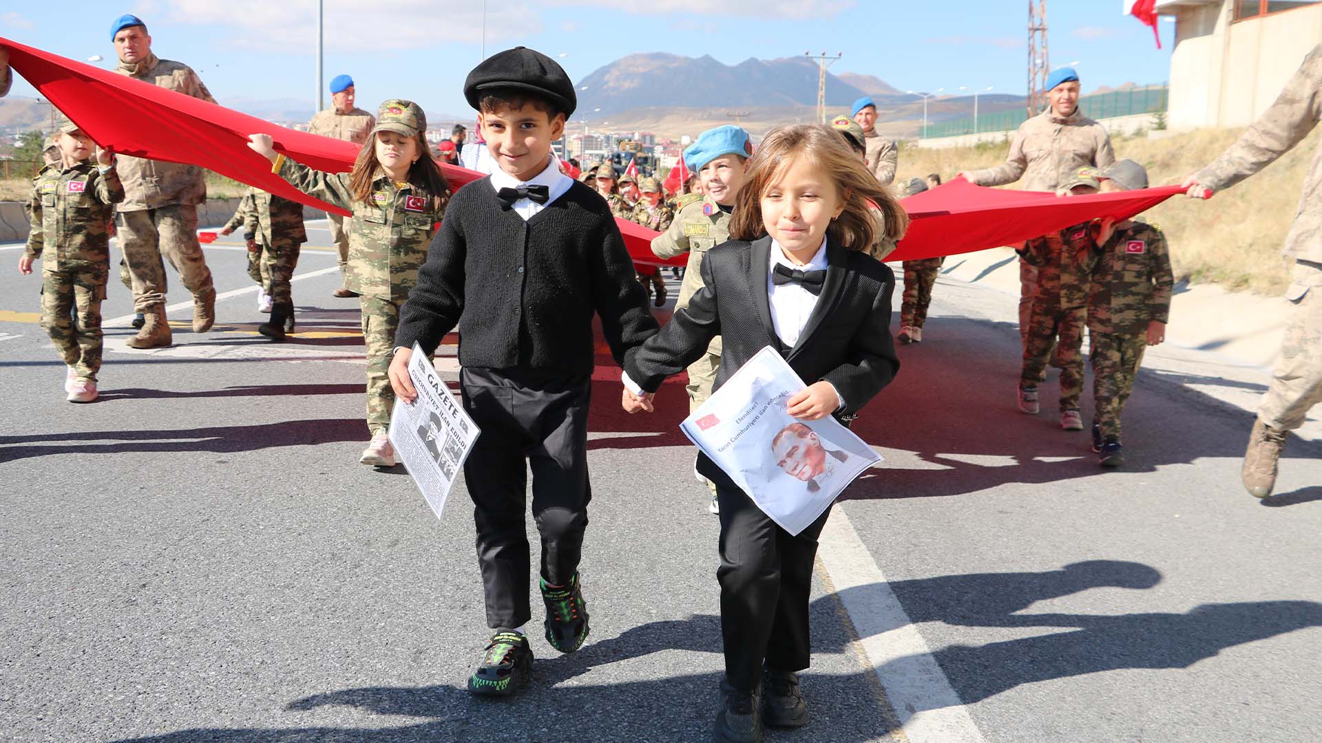 Bitlis’te Jandarma Özel Harekat Birliği’ne Öğrenci Ziyareti 5