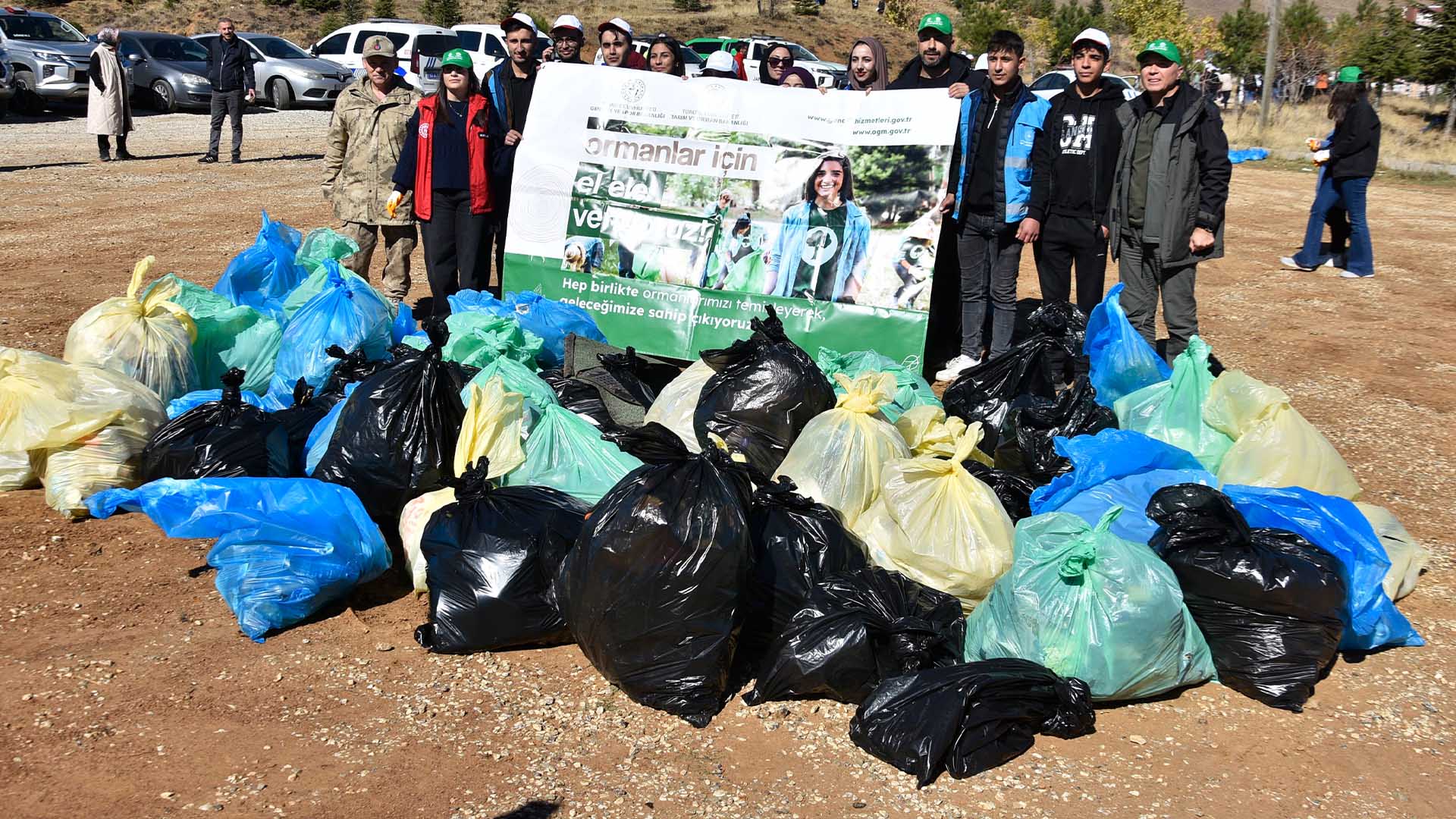 Bitlis'te Öğrencilerden Orman Temizliği Etkinliği-1