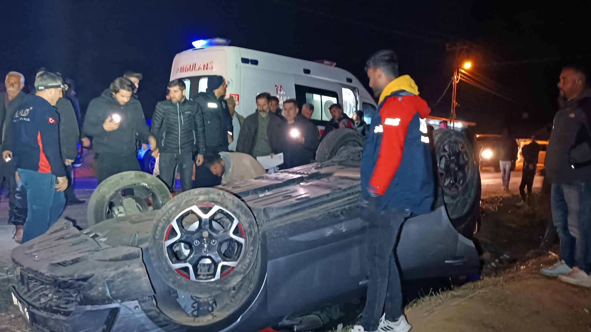 Bitlis'te Otomobil Takla Attı, 3 Kişi Yaralandı 1