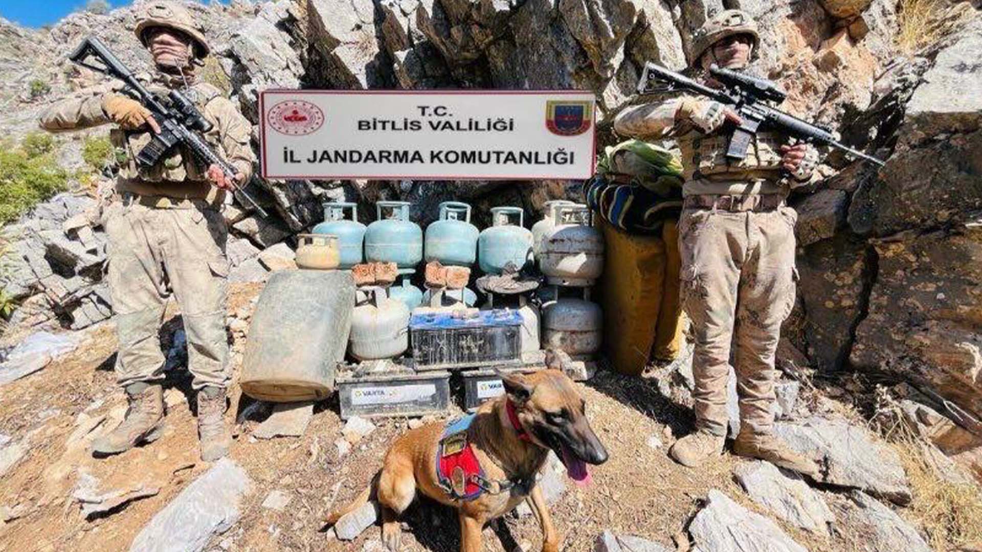 Bitlis'te Sığınakta Çok Sayıda Malzeme Ele Geçirildi 1