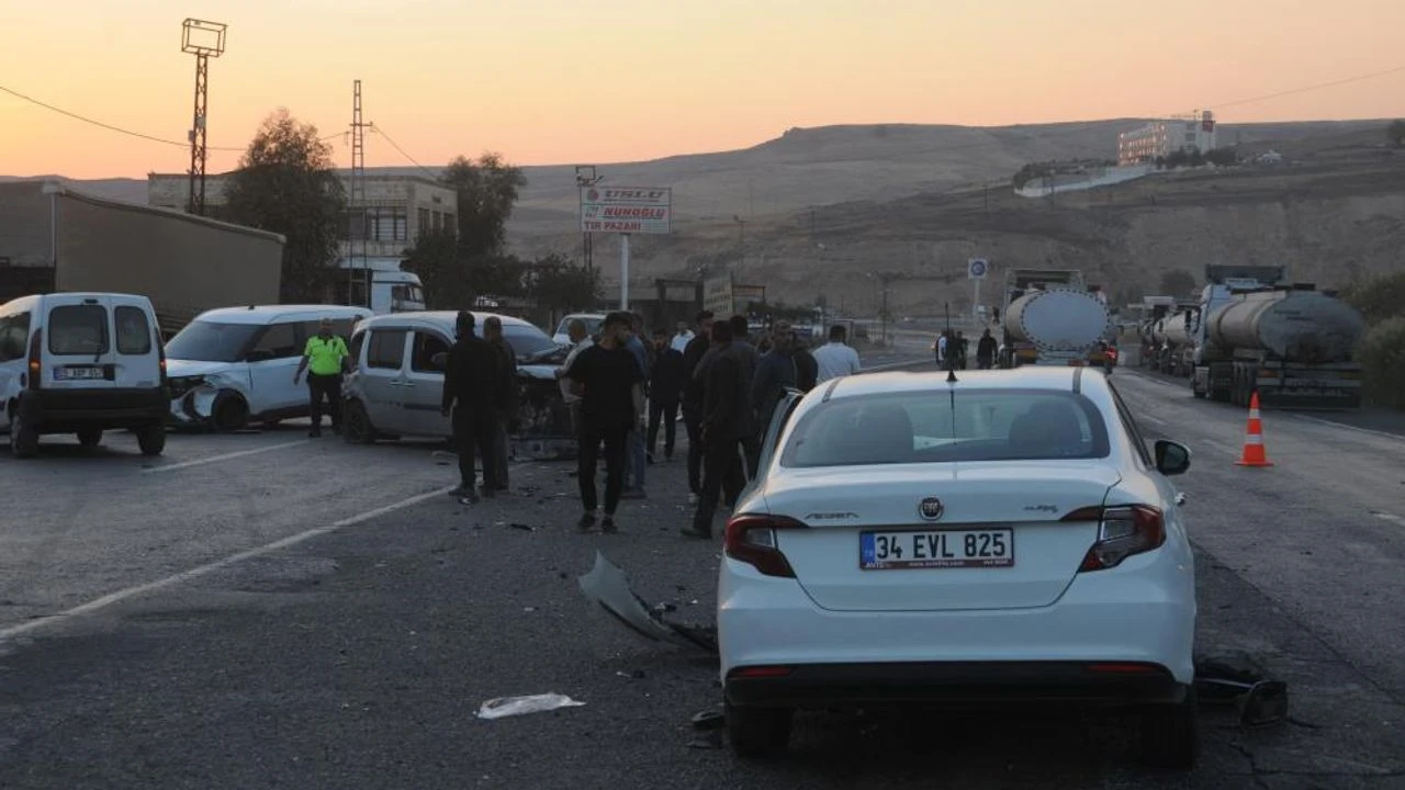 Cizrede 4 Arac Zincirleme Trafik Kazasina Karisti 2 Yarali